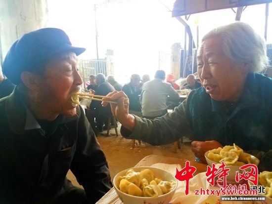 “饺子宴”现场。 张鹏翔 摄 “饺子宴”现场。 张鹏翔 摄